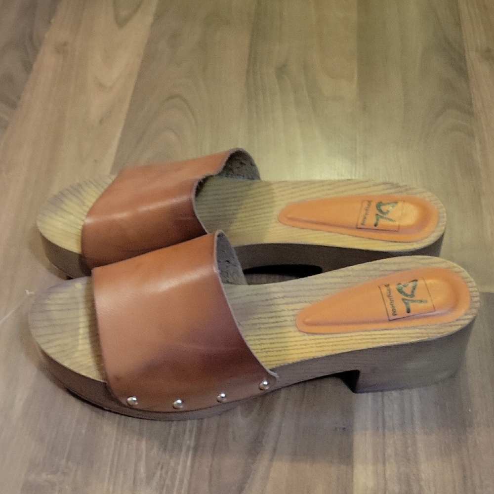 Dirty Laundry Tan Leather Sandals - Picture 2 of 6
